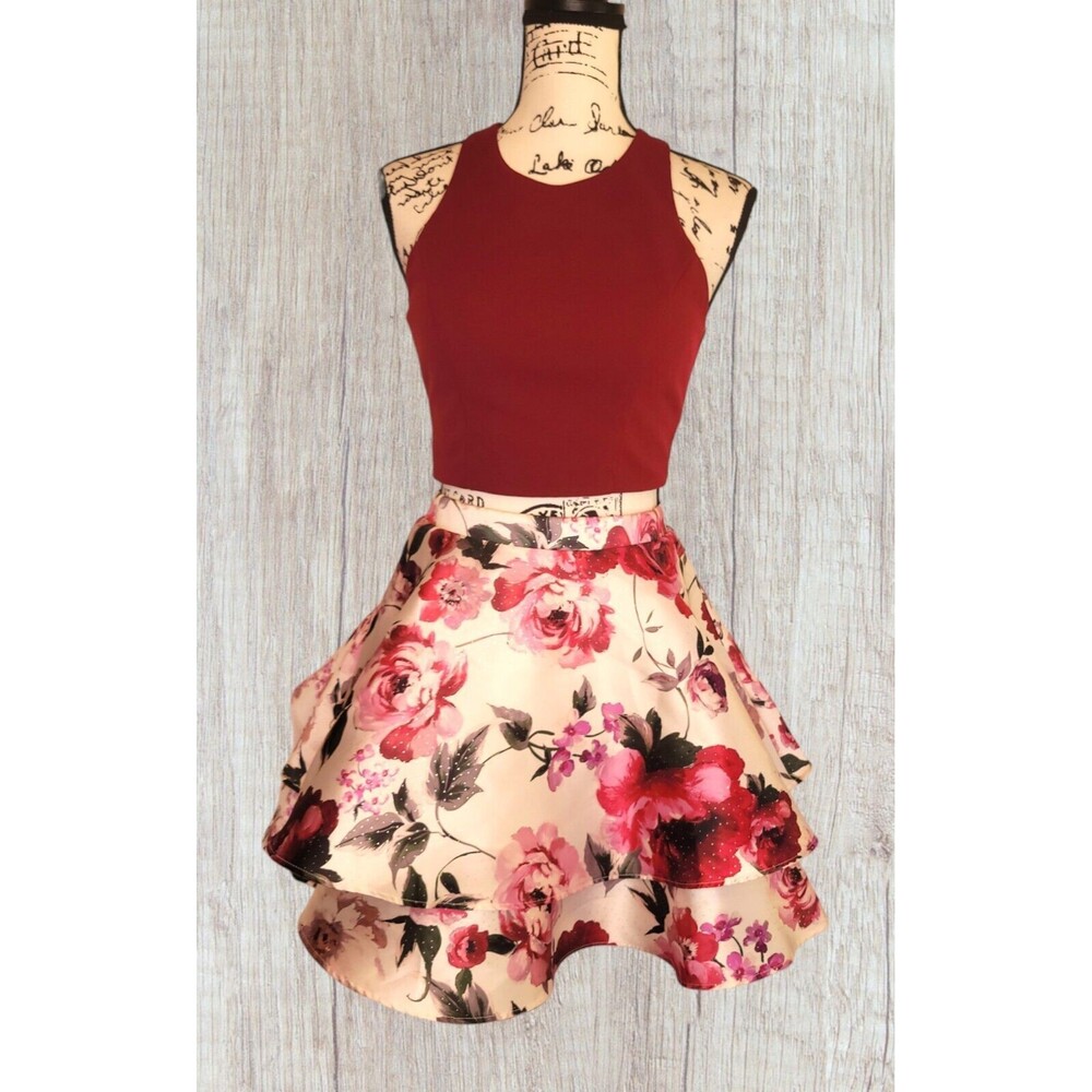 City Triangles 2pc Party Dress Size 3 Red Floral Full Mini Skirt Open Back Prom